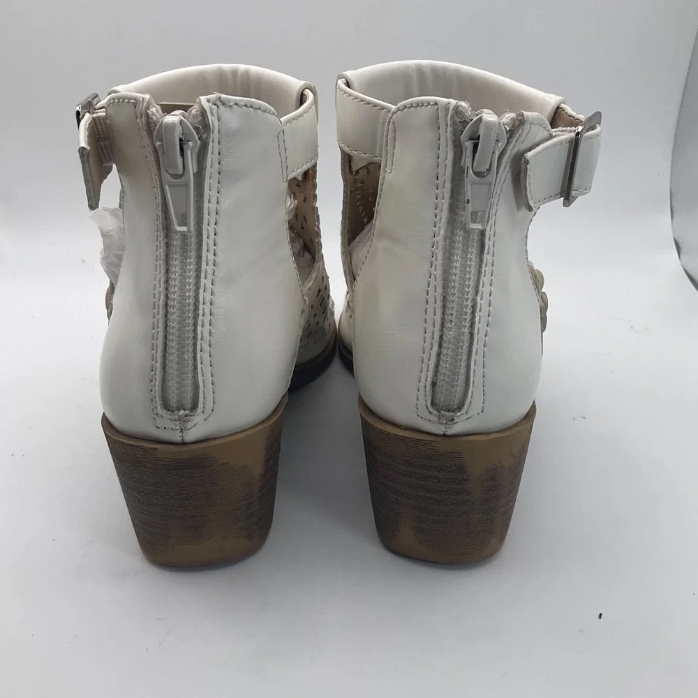 Jellypop Kids  Cream Ankle‎ Boots Cutouts Ankle Buckle  size 1 Easter Peep Toe